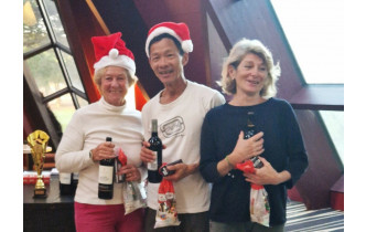 La joyeuse équipe qui termine 22ème de la compétition. Ils repartent tous avec une bouteille pour noyer leur chagrin